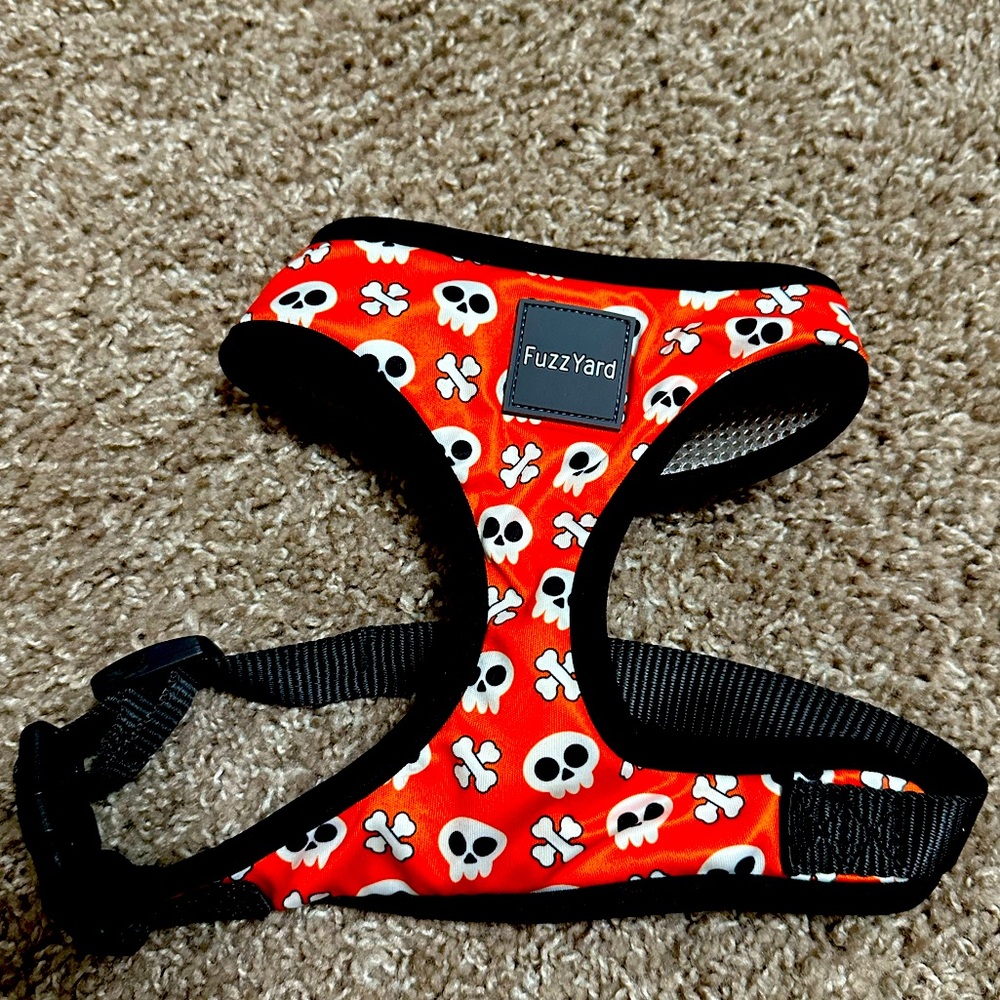 Fuzzyard dog harness leash halloween skull bones Medium NWOT